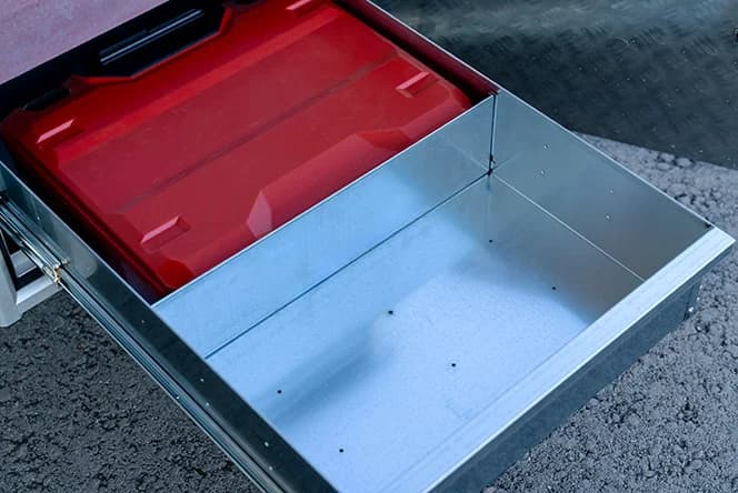 Zusätzlicher Fachteiler für Auszugslade