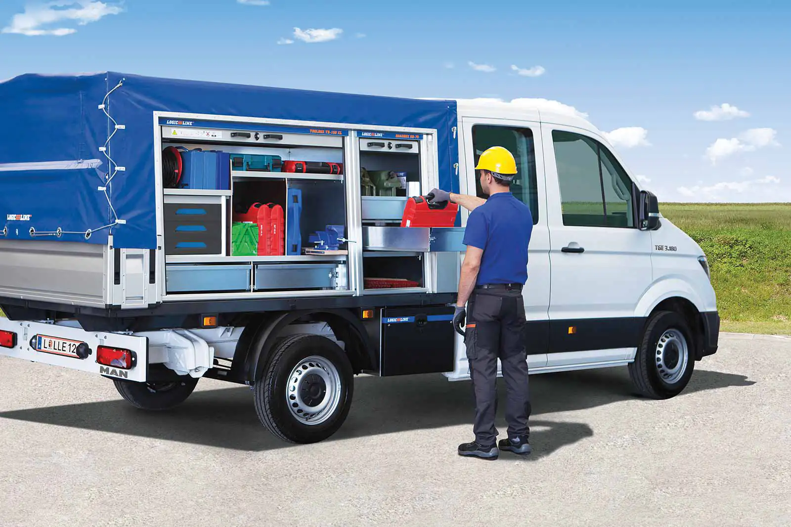 Custom-tailored structures and protective tarpaulin for your MAN TGE