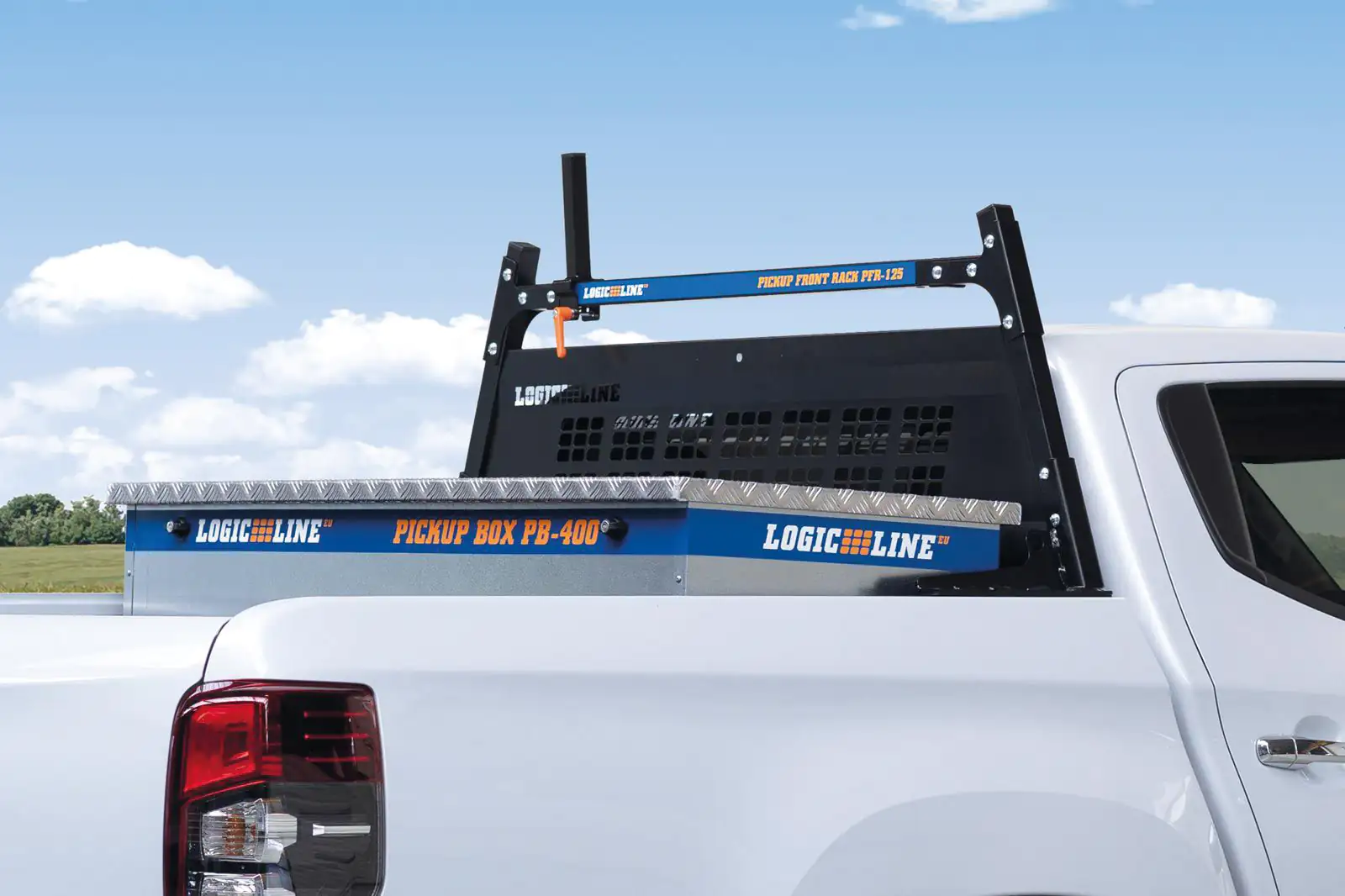 Space-saving box for the Toyota Hilux