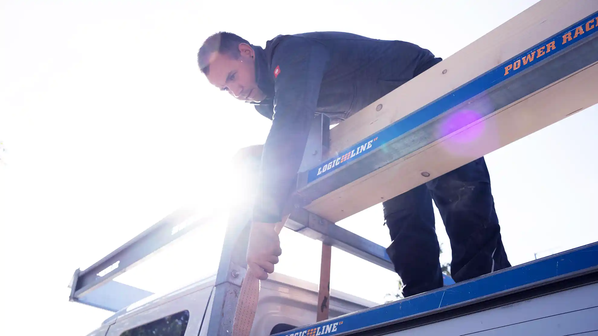 Securing cargo on PowerRack PR-350