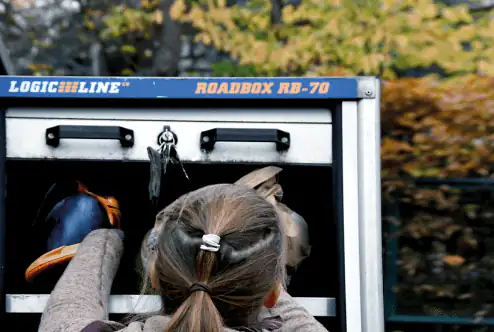 Verstauen von Laubbläser in der RoadBox RB-70