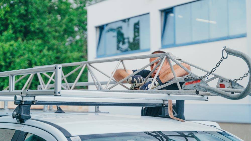 Load securing on the long item carrier of the LogicLine PickUp System