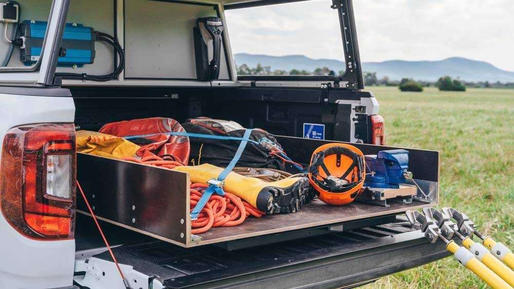 LogicLine PickUp Heavy Duty Drawer with equipment of Netz Burgenland